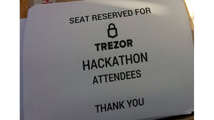 290916_SatoshiLabs-predstavila-trezor-2_