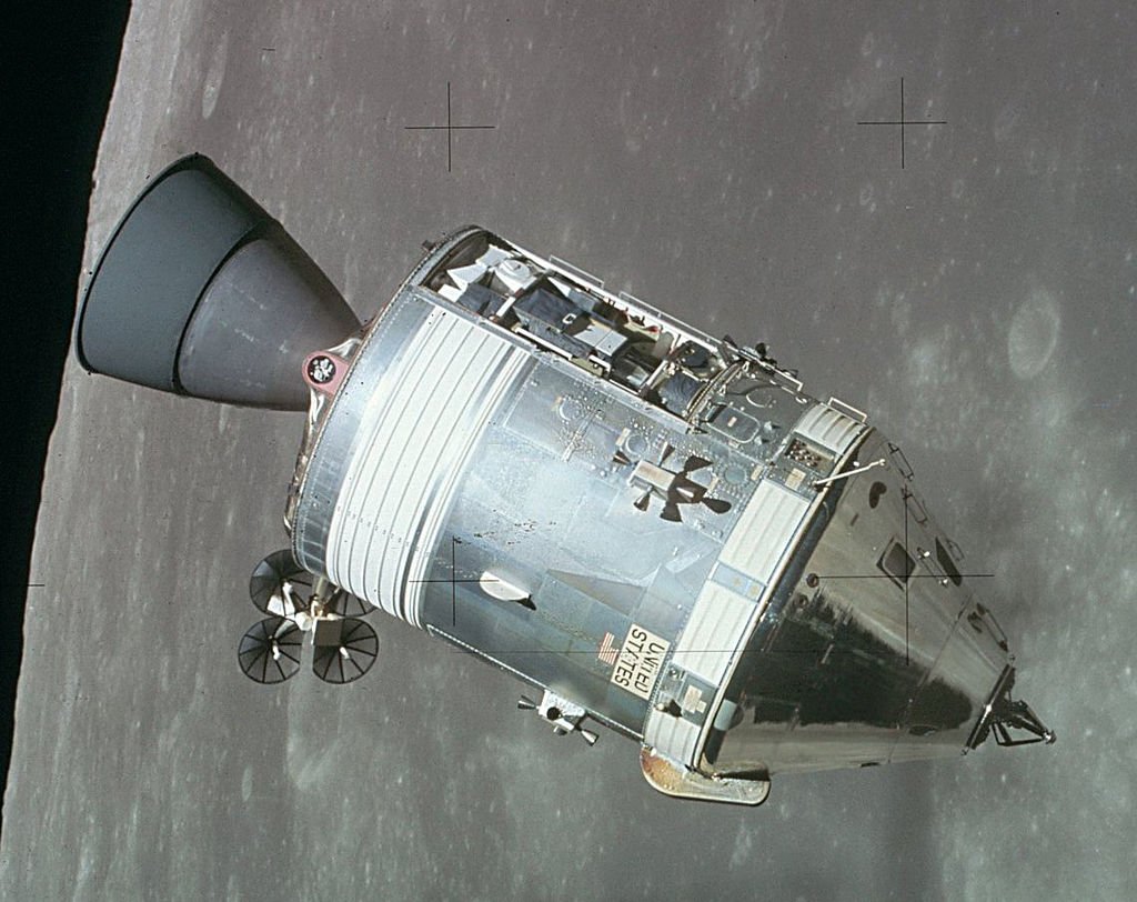 1024px-Apollo_CSM_lunar_orbit.jpg