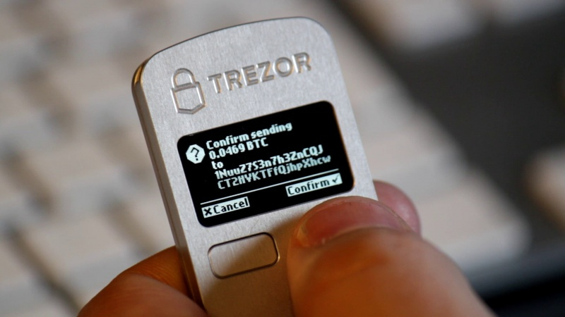 800px-trezor-tx.jpg?w=1046