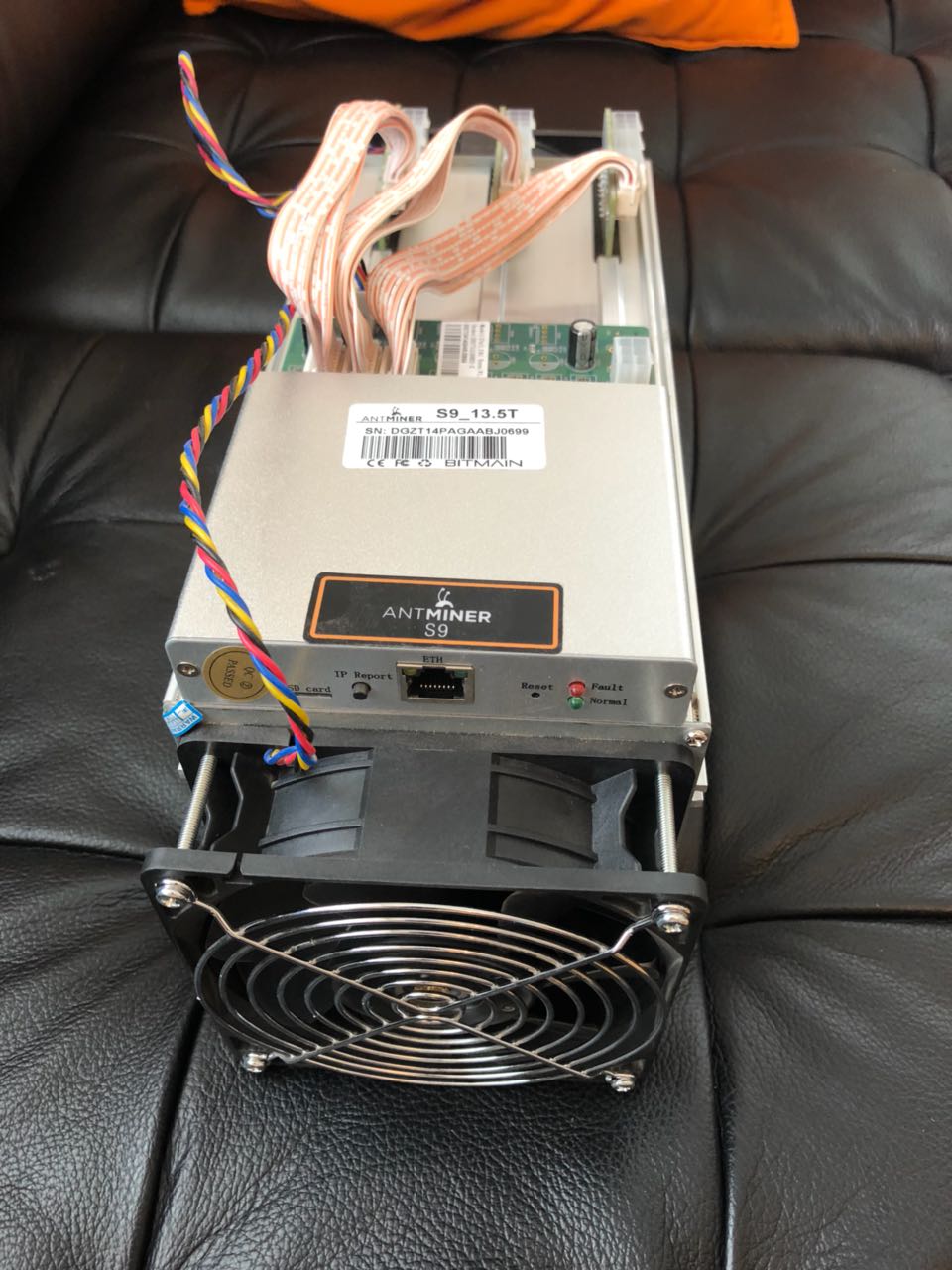 Асик бу. Асик s9. ASIC a3. Антмайнер с9. Корпус Antminer s9.