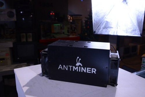 769059160_AntminerS32.thumb.JPG.5a32feea3c0e3e4d94694103fca77337.JPG