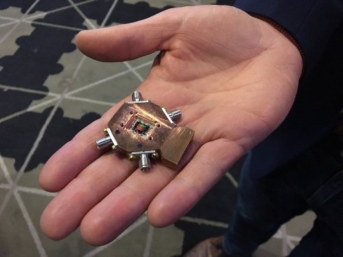 1200px-Quantum-computer-Chalmers_2017.thumb.jpg.7e2efa1a7891dff0ccae1b99f7eb9ee8.jpg
